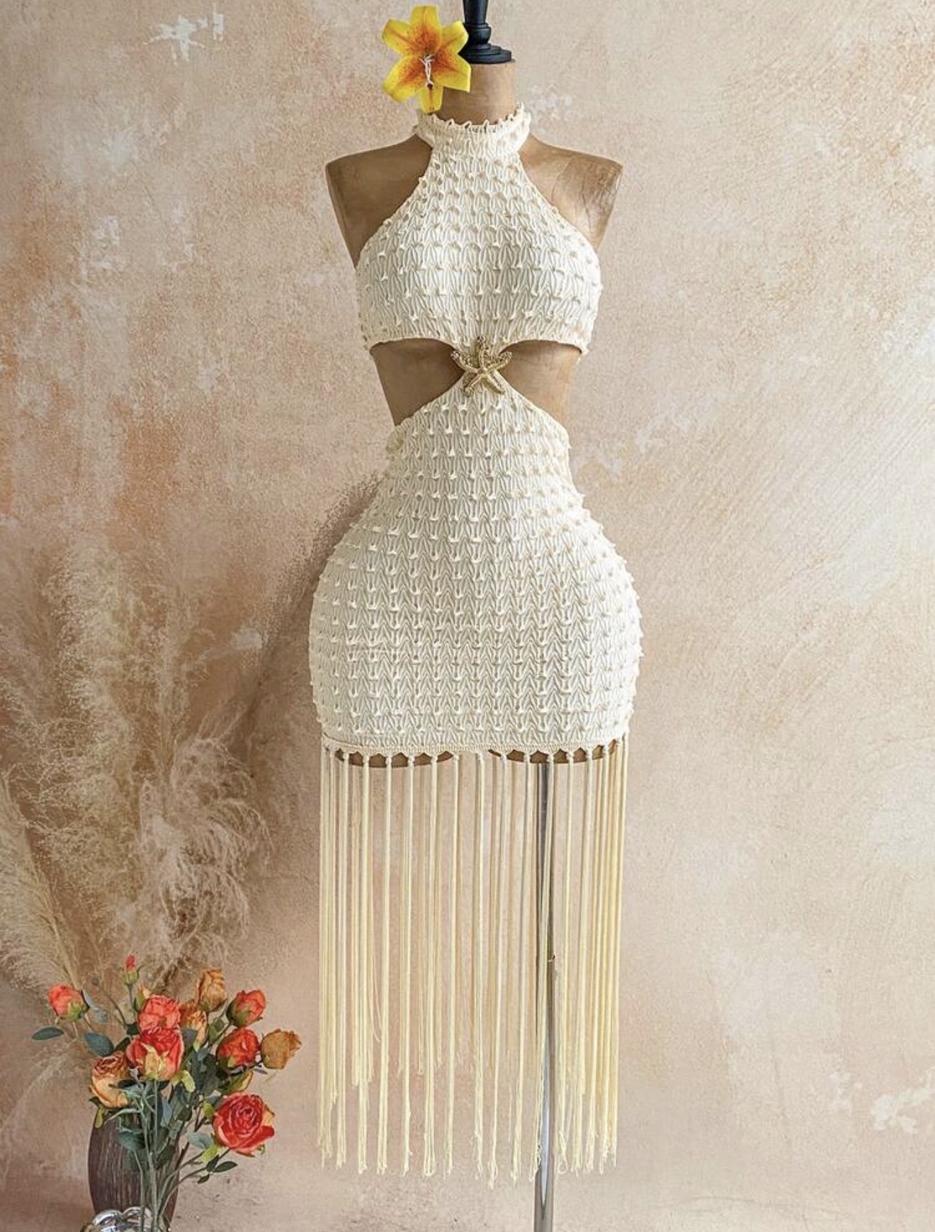 Vestido mini con decoración de estrella de mar hueca y borlas