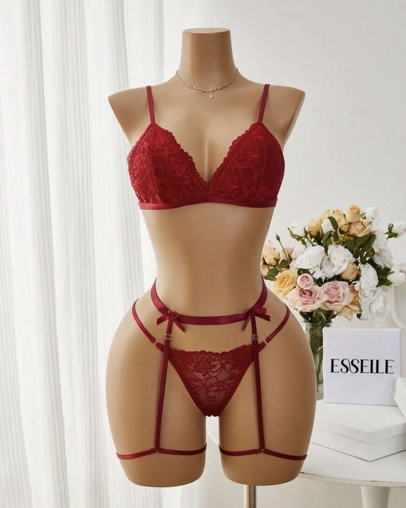 3 piezas con encaje floral con lazo delantero Tanga con liga Set de lenceria