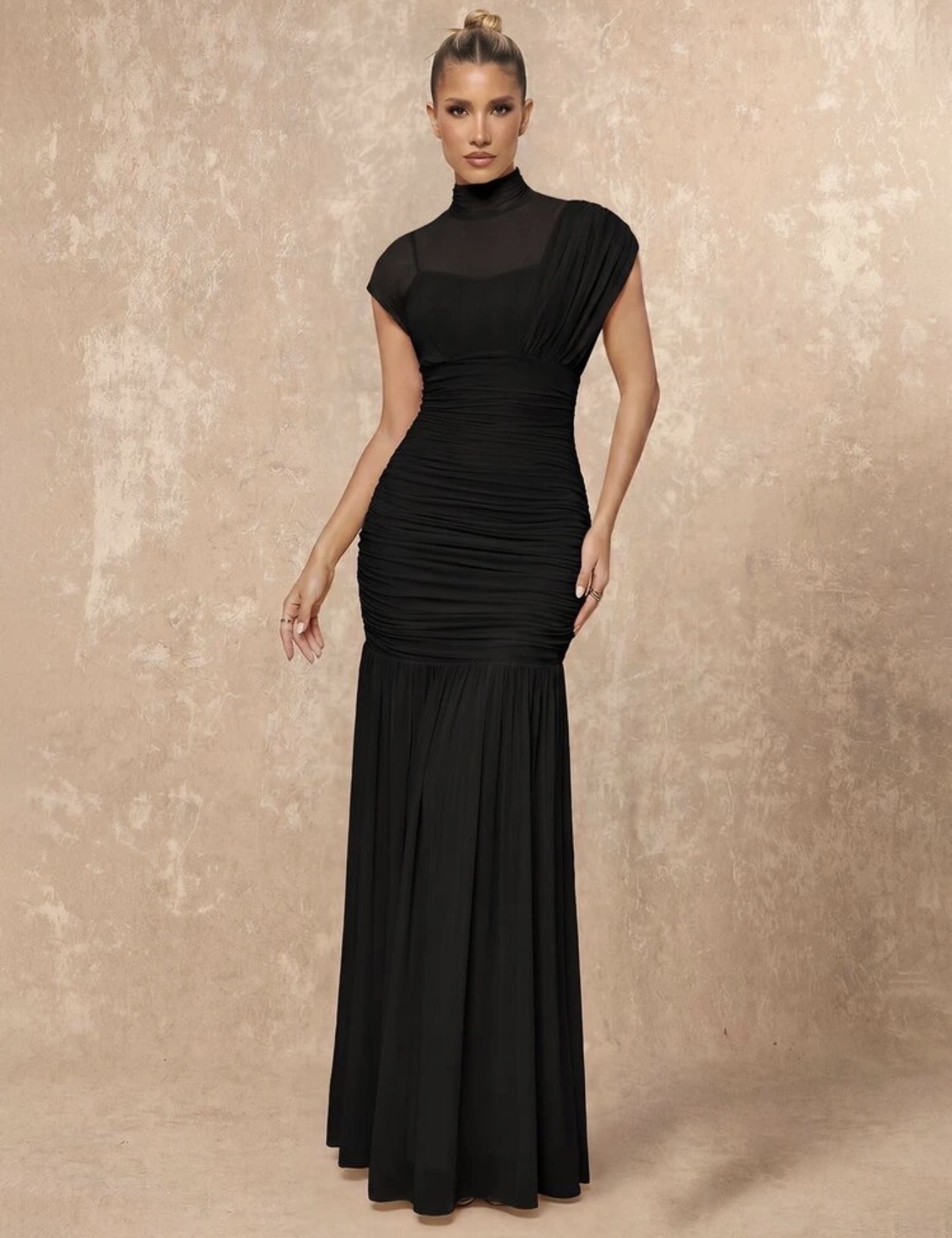 Vestido Lumalex Falda ajustada de malla suave y fluida con cuello alto, manga corta, cintura fruncida y bajo acampanado